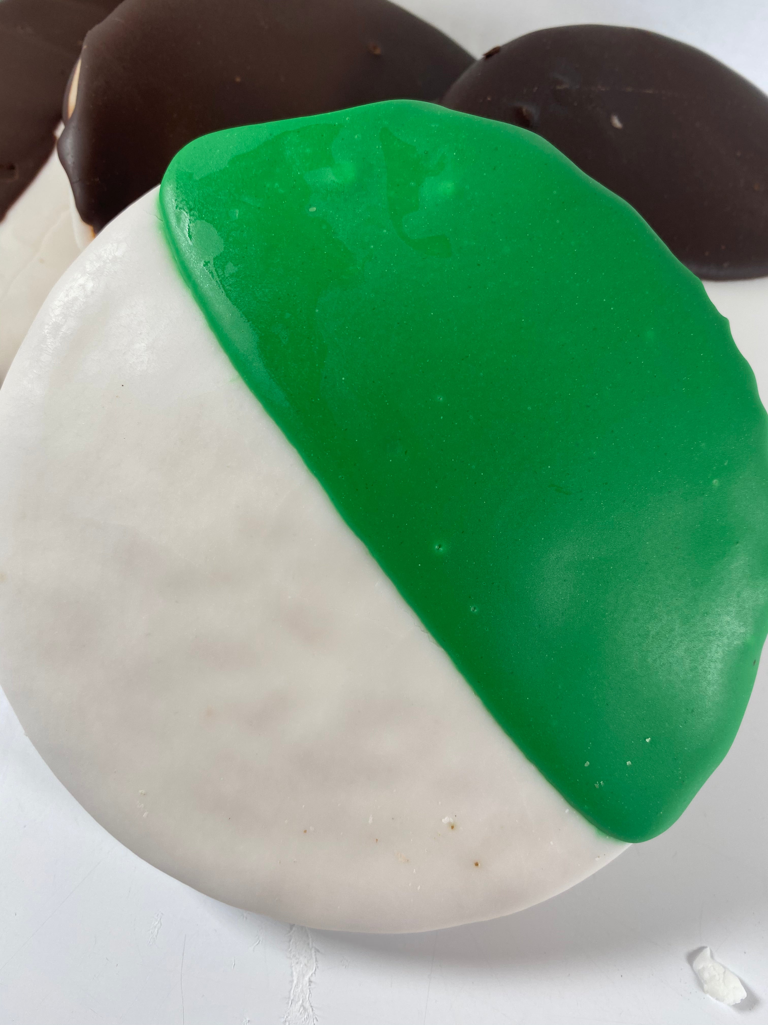 White & Green 4 oz cookies ( Daler Cookies )